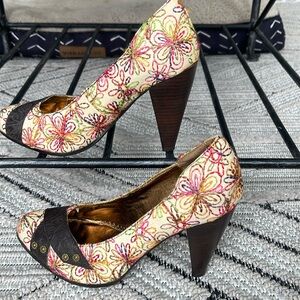 Naughty Monkey Squiggle Pump. Size 8